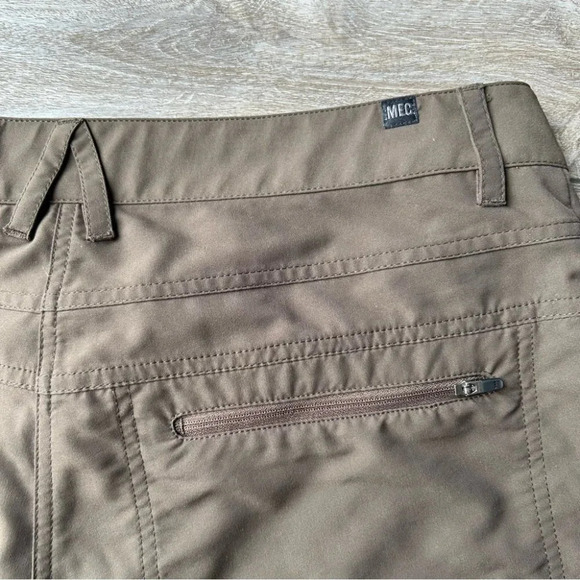 Mec Mountain  Equipment Co-op Relaxed Fit High Rise Brown Shorts - Picture 13 of 13